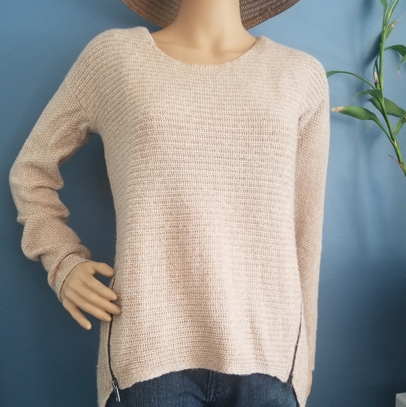 Sweater☃️ - Picture 2 of 4